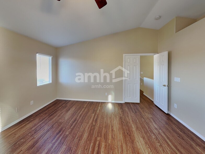 Building Photo - 3469 Chelsea Grove St