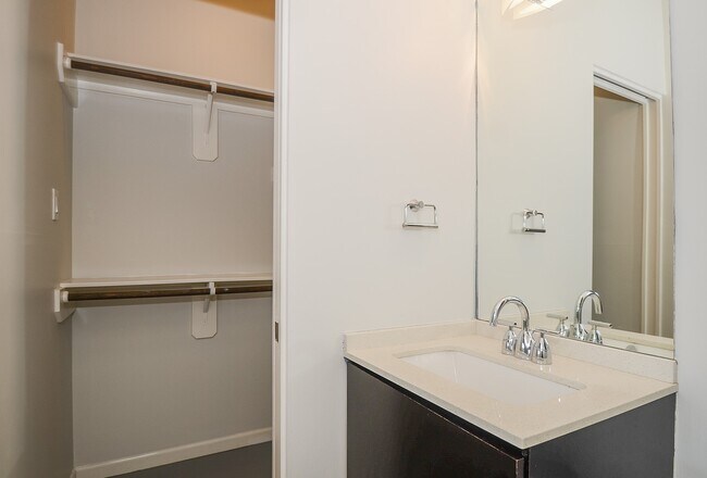 Building Photo - 1522 Blodgett St