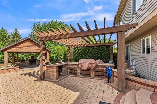 Building Photo - 2062 Kathleen Cir