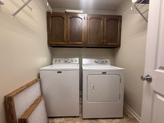 Building Photo - Sunroom, 2-Car Garage & Lawn Care Included | Pet-Friendly Cookeville Home