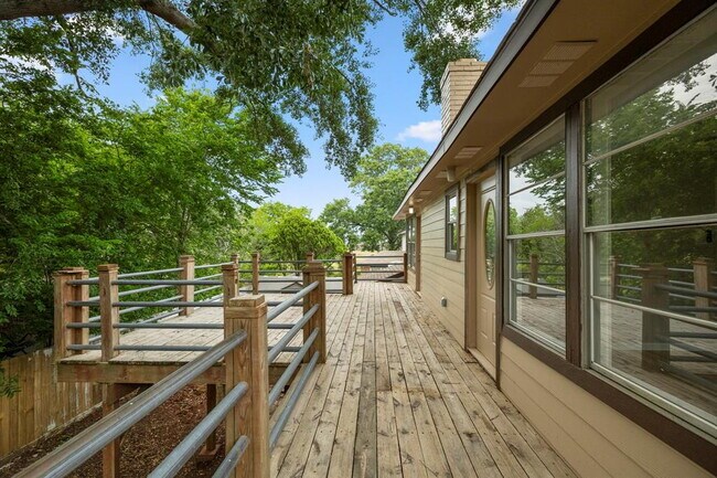 Building Photo - Remodeled 3-Bed Home with Office & Deck in...