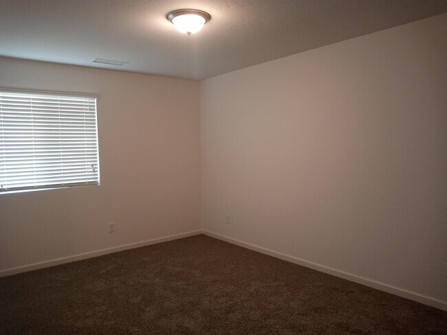 Building Photo - 1945 Kelly Ln