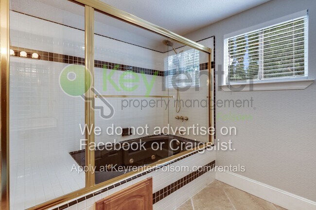 Building Photo - 124 Tomlinson Dr
