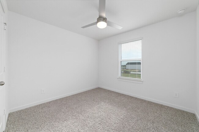 Building Photo - 3530 Blue Mockingbird St