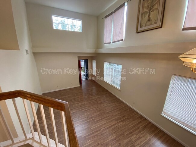 Building Photo - 960 Vallerand Rd