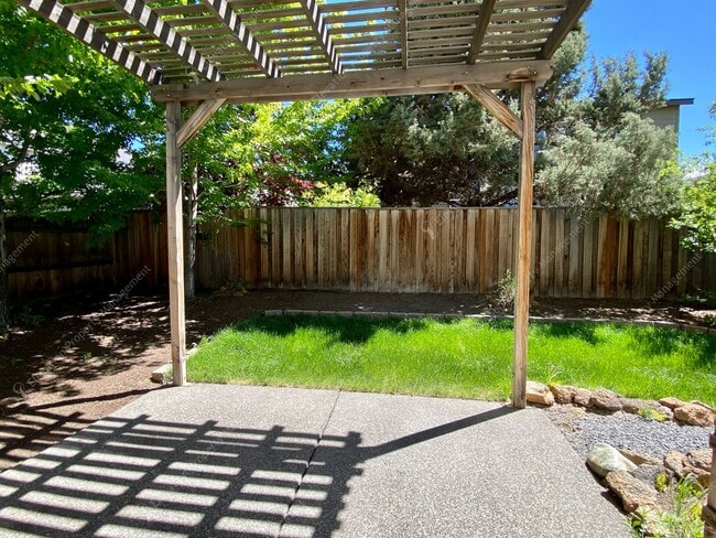Building Photo - 3  BR home with new flooring in a great NE...