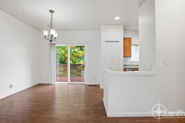 Building Photo - 419 NE 7th Ave