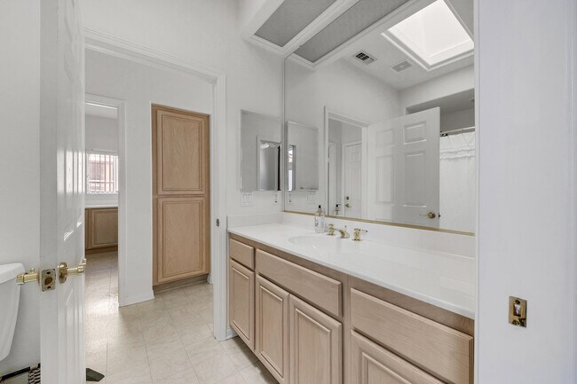 Building Photo - 78549 Links Dr