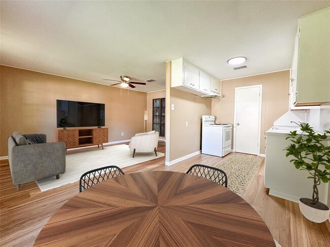 Building Photo - 105 Heatonville Dr