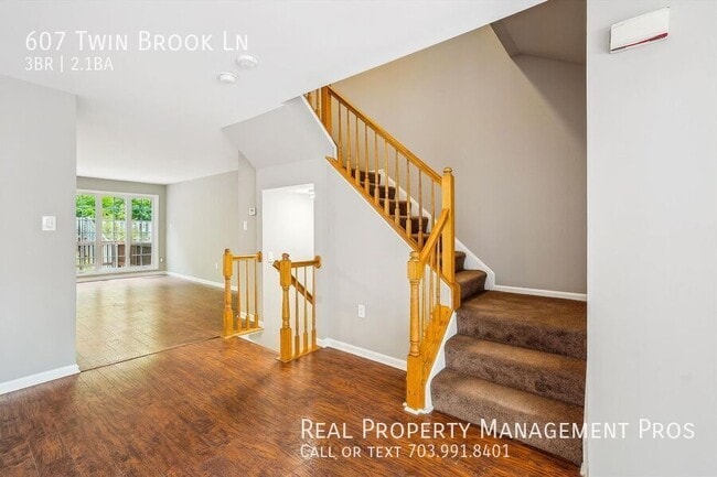 Building Photo - 607 Twin Brook Ln
