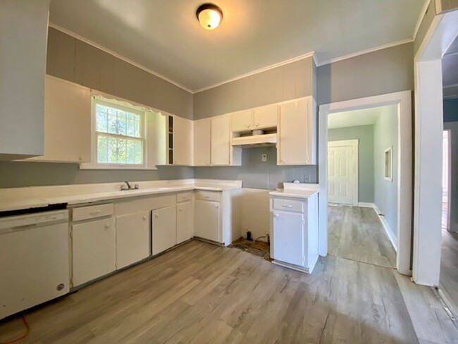 Building Photo - Rent to Own! Renovated 3 bed/2 bath home m...