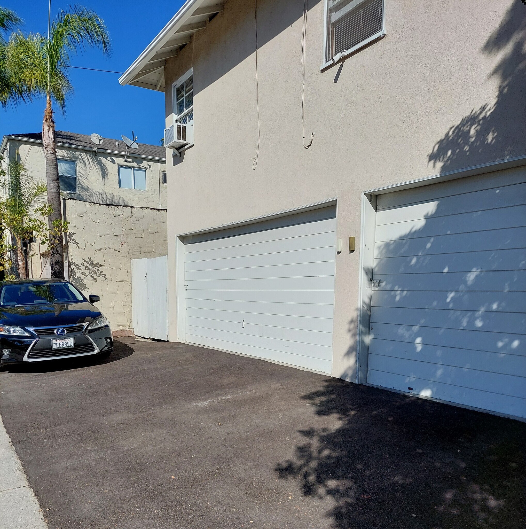 Garages - 404 Naranja Dr