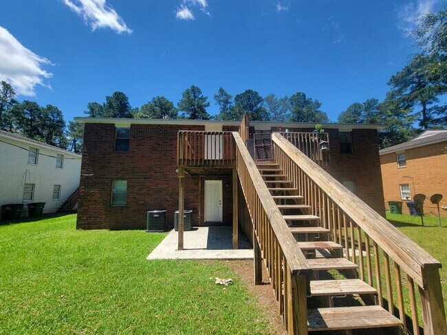 Building Photo - 1546 Hamilton Dr