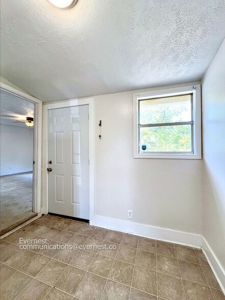 Building Photo - 1304 Joseph Ave