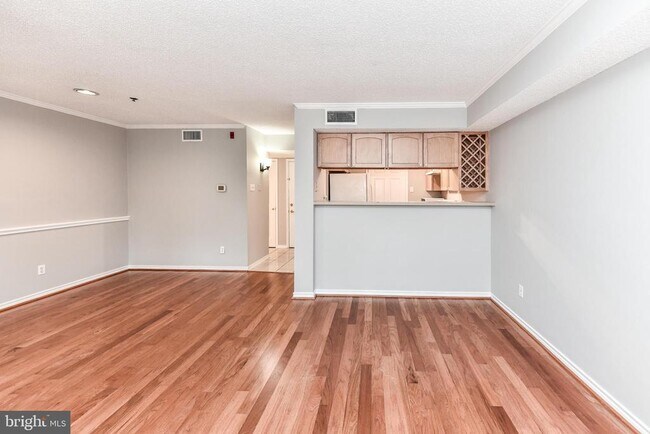 Building Photo - 1524 Lincoln Way