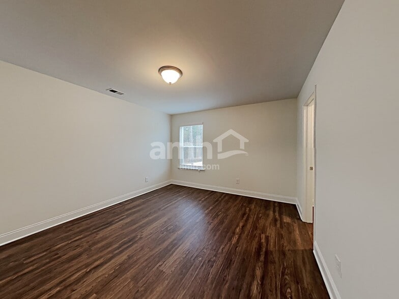 Building Photo - 502 Cash Cir