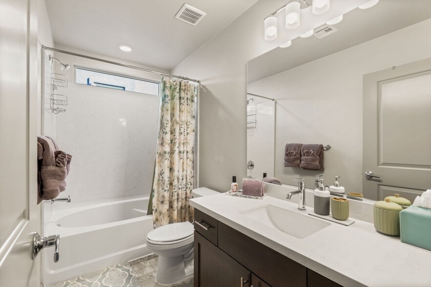 Building Photo - 8044 Carpenter Creek Ave