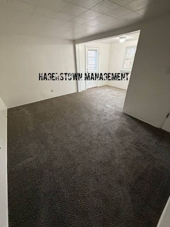 Building Photo - MUST SEE - Single Level Living