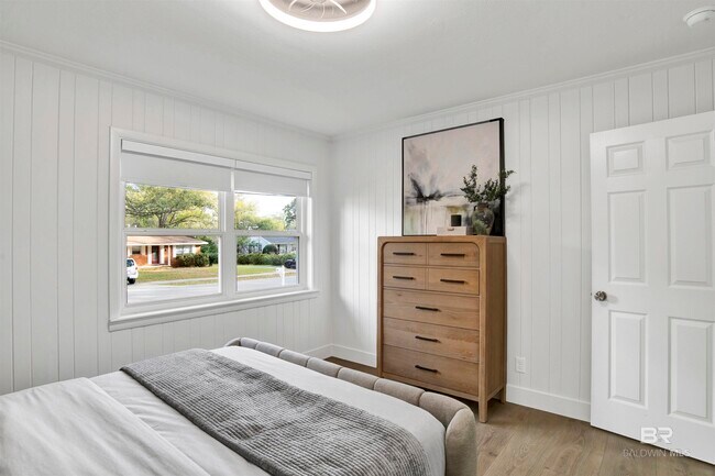 Building Photo - 380 S Church St