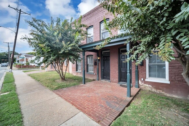 Building Photo - 1834 Parkwood Ave