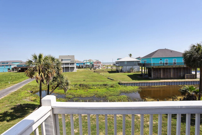 Building Photo - 927 Palm Ridge Dr