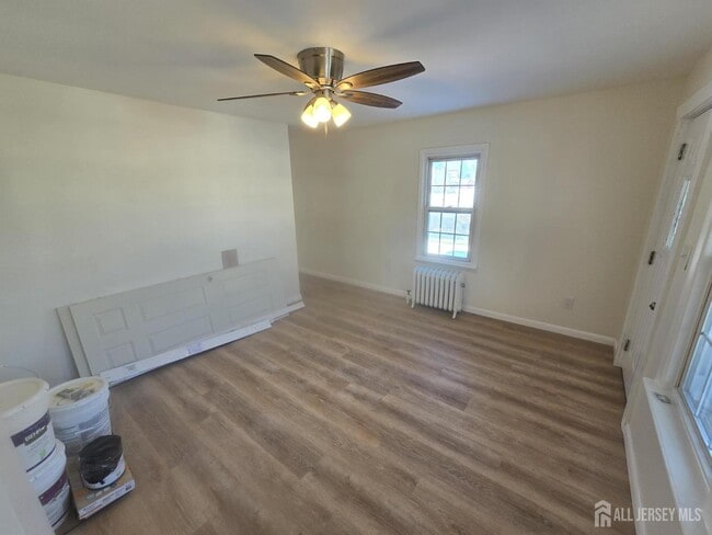 Building Photo - 633 Linden Ave