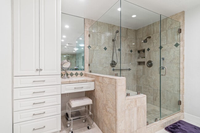 Building Photo - 39 Maximo Way