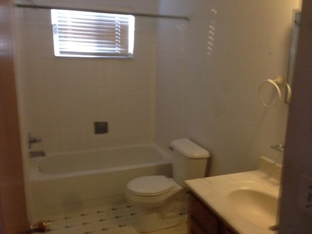 Building Photo - 16024 Hauss Ave