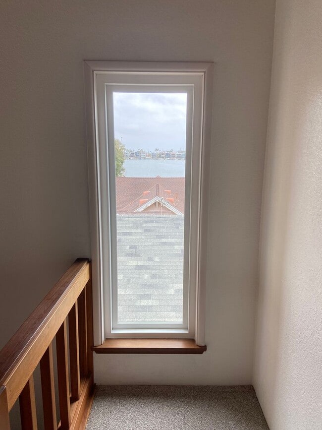 Building Photo - Belmont Peninsula House steps from the Beach