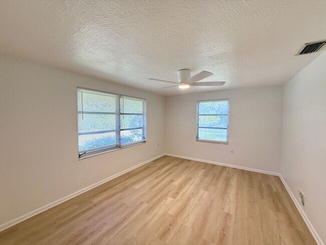 Building Photo - Close to Siesta Key Beach! 2 Bedroom Home