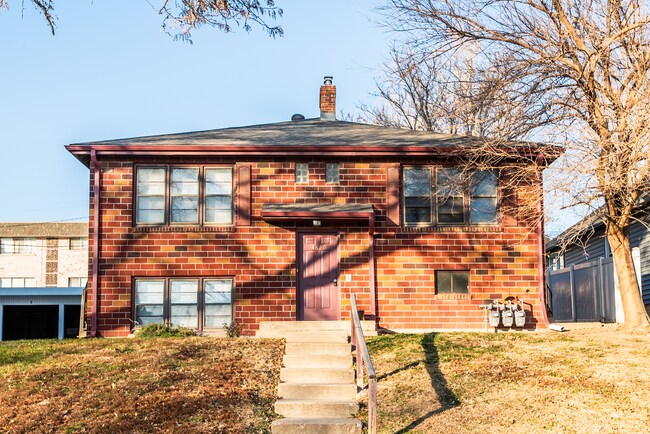 Exterior - 4620 Davenport St