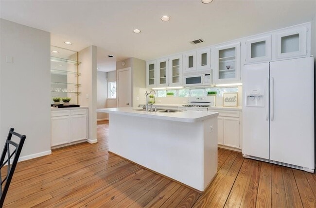 Building Photo - 123 Detering St