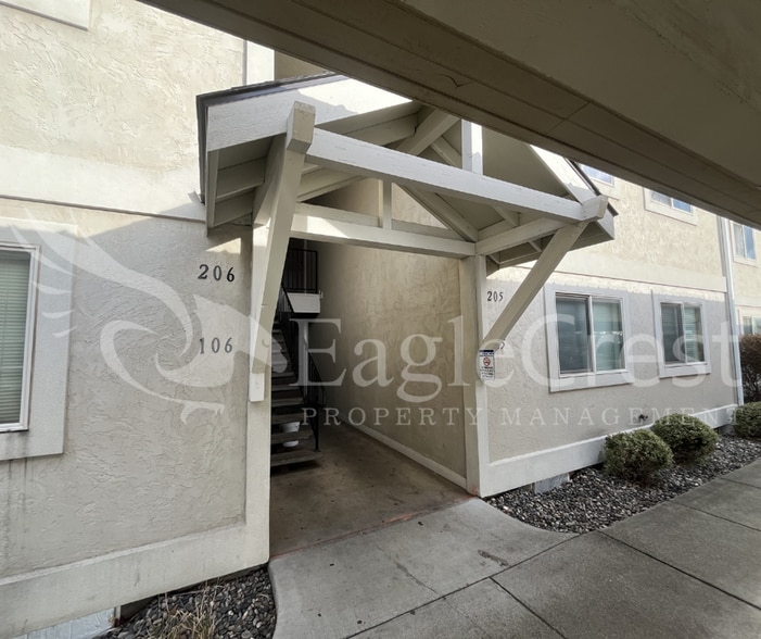 Building Photo - Availability at the Vineyards! 2 Bedroom 2 Bath ~ 2nd Floor Apartment **$200.00 Off 2nd Months Re...