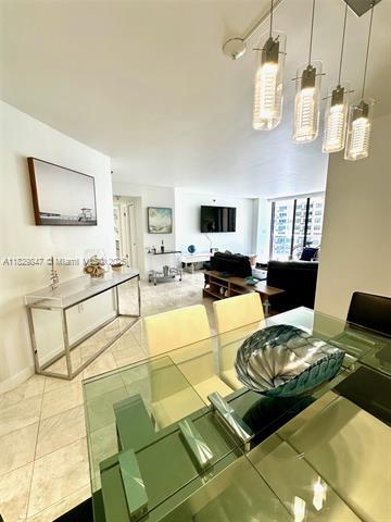 Building Photo - 5757 Collins Ave