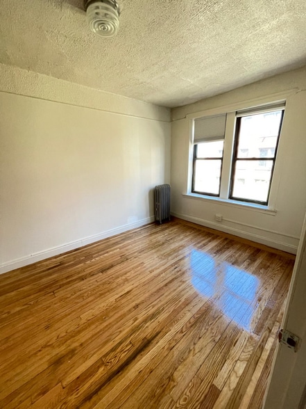 Building Photo - 4120 Carpenter Ave