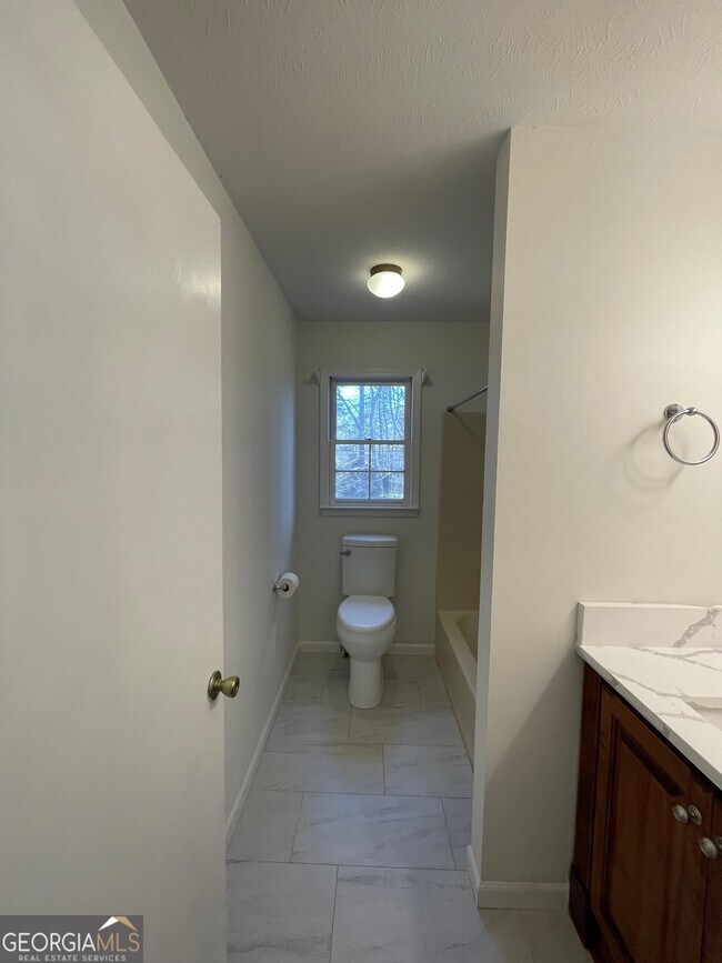 Building Photo - 121 Chipley Creek Dr