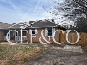 Building Photo - Spacious 2 bedroom now available in Spartanburg!