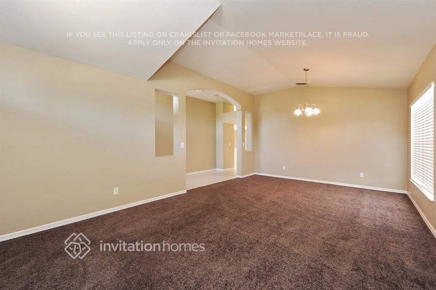 Building Photo - 407 Sand Ridge Dr