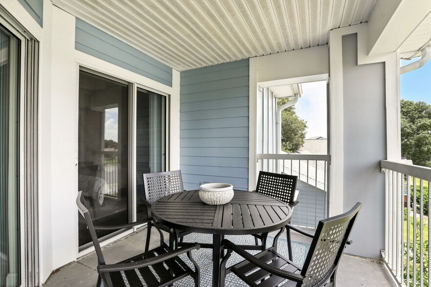Building Photo - 2549 Grassy Point Dr
