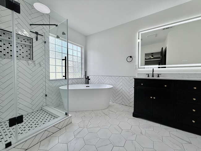 Building Photo - 4604 Miller Dr