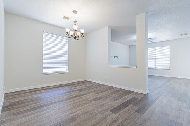 Building Photo - 213 Tapwood Ln