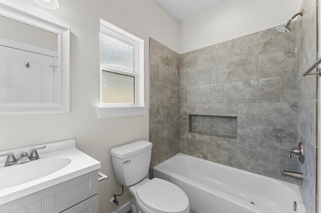 Building Photo - 846 Omeara