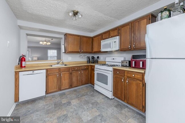 Building Photo - 6 Andrew Ct