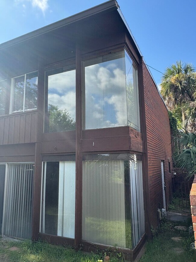 Building Photo - 3/2.5 Close to TMH and Governor Square