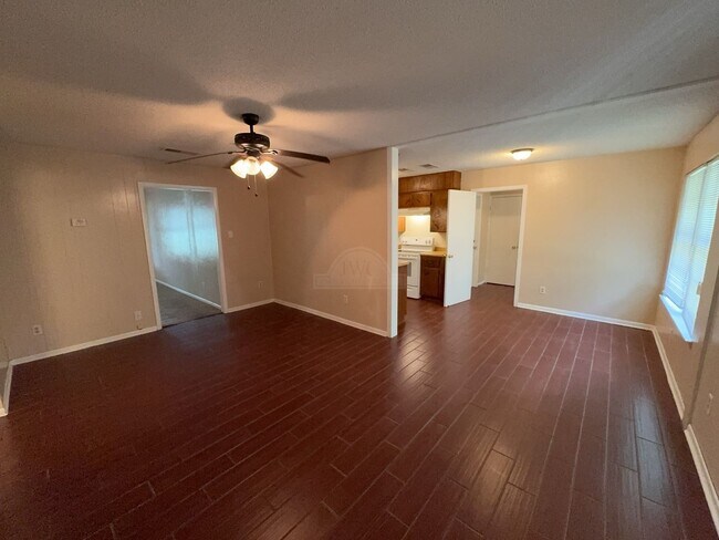 Building Photo - 1013 Kathey Dr