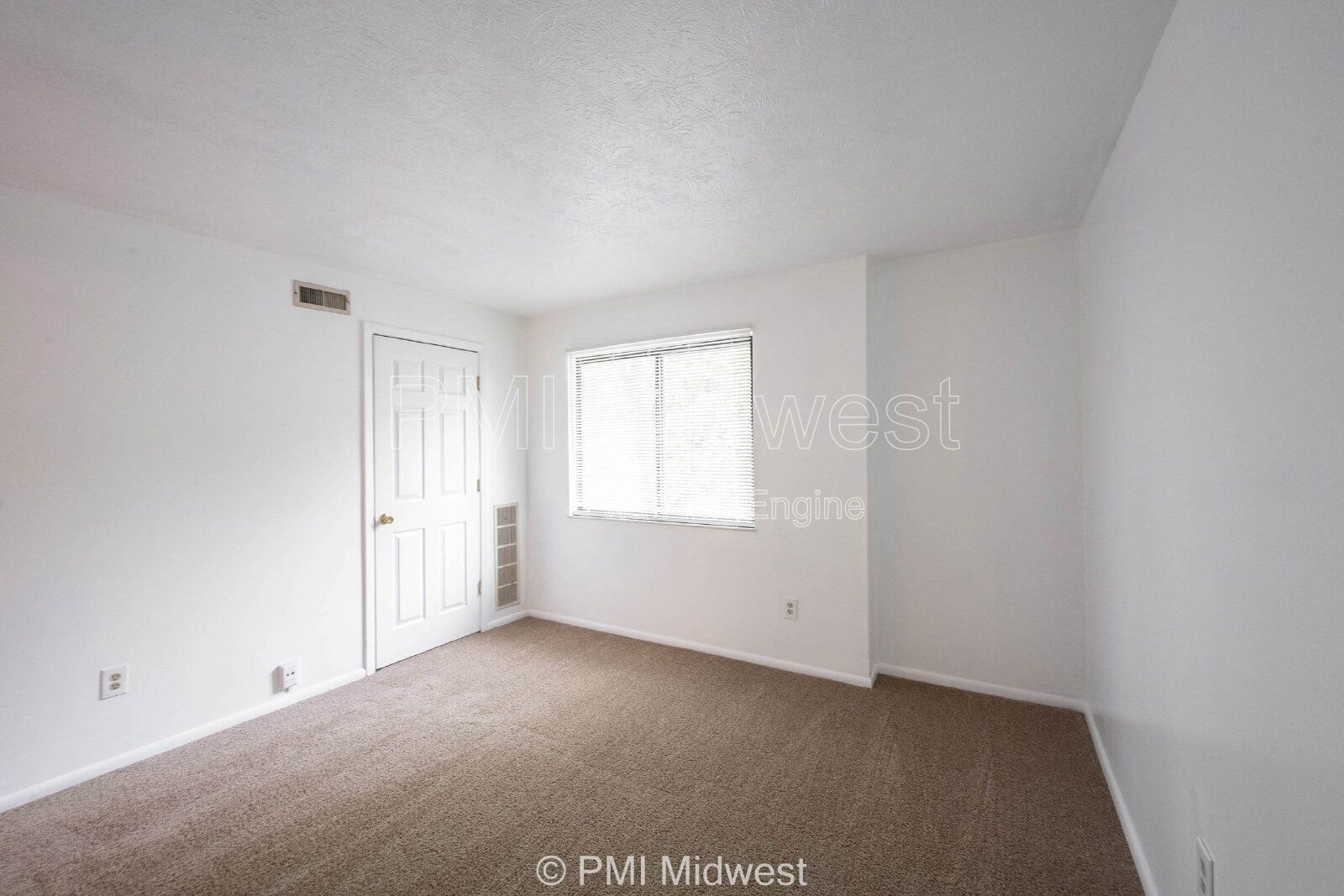Building Photo - 4291 Village Pkwy Cir W