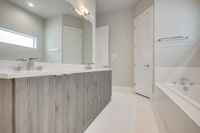 Building Photo - 1615 Wheeler Ave