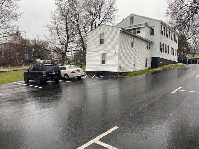 Building Photo - 227 Bridge St