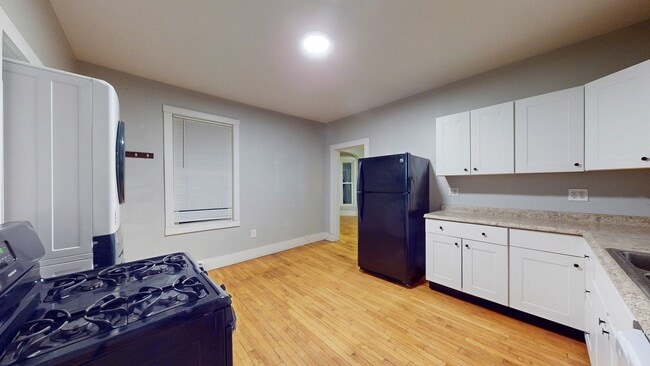 Building Photo - 117 Ashmont St