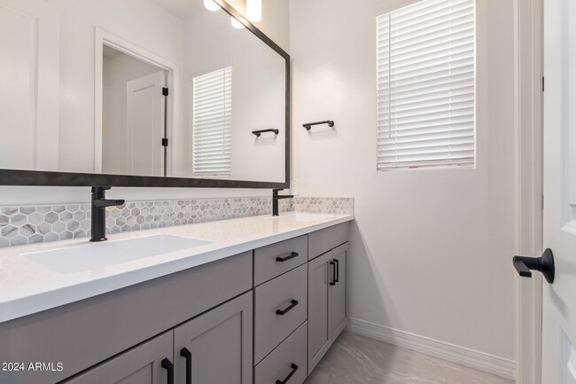 Building Photo - 22681 E Bonanza Way